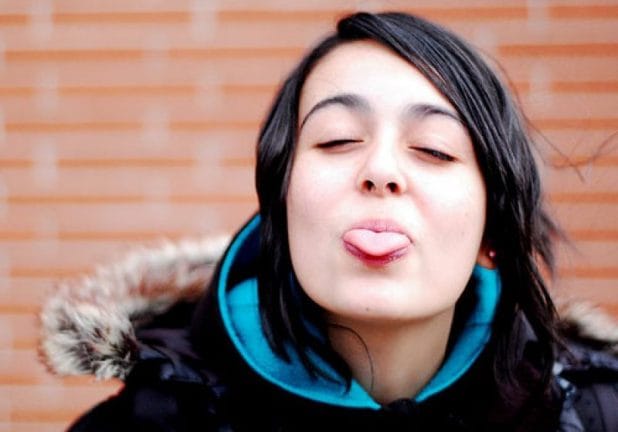 घर में जब अकेली होती हैं लड़कियां तो करतीं है ये सब