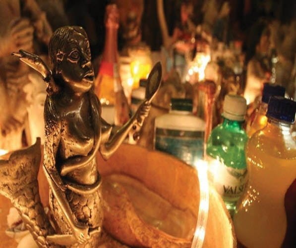 अंधविश्वास से भरे हैं ये 11 देश बच्चों से लेकर डेड बॉडी तक खा जाते हैं ये लोग!