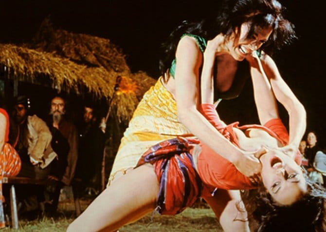 जब एक-दूसरे पर ऐसे टूट पड़ी एक्ट्रेसेस, देखें Photos,