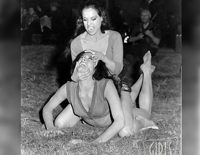 जब एक-दूसरे पर ऐसे टूट पड़ी एक्ट्रेसेस, देखें Photos,