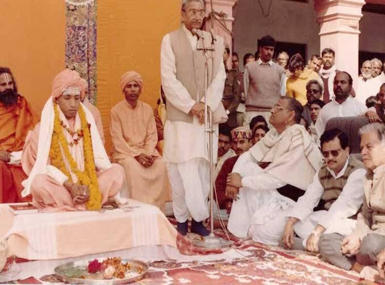 26 साल की उम्र में बने थे सांसद, जानें योगी आदित्यनाथ की पूरी कहानी