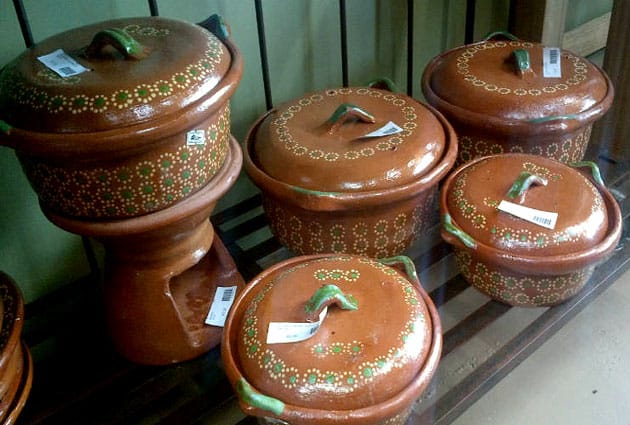 सुख-समृद्धि पाने के लिए घर में रखें मिट्टी से बनी यह चीजें