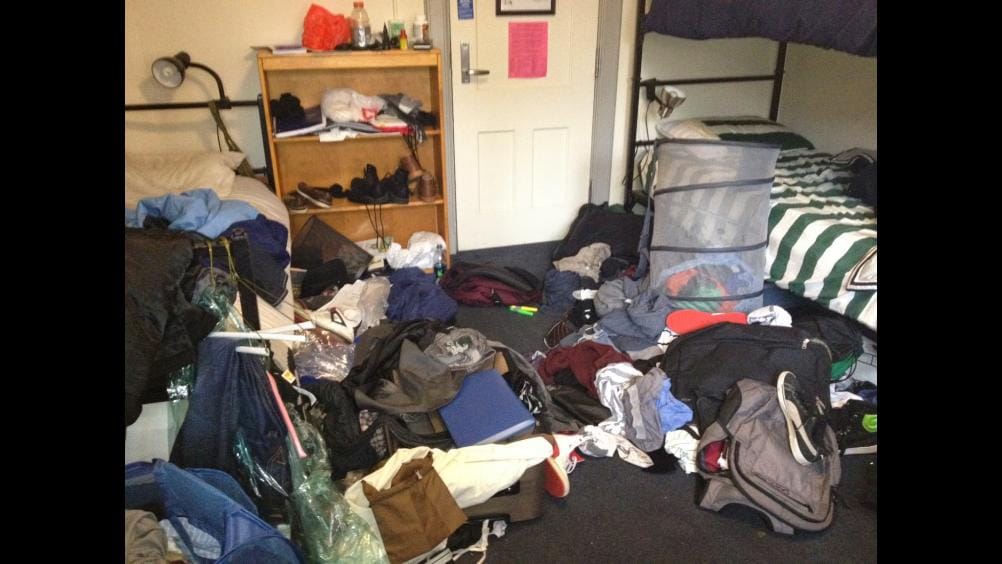 बॉयफ्रेंड करते हैं शर्मिंदा करने वाली ये हरकतें, गर्लफ्रेंड होती रहती है परेशान- Boyfriends do these embarrassing acts