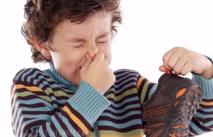 पैरों की बदबू से हैं परेशान तो अपनाएं ये आसान उपाय ...