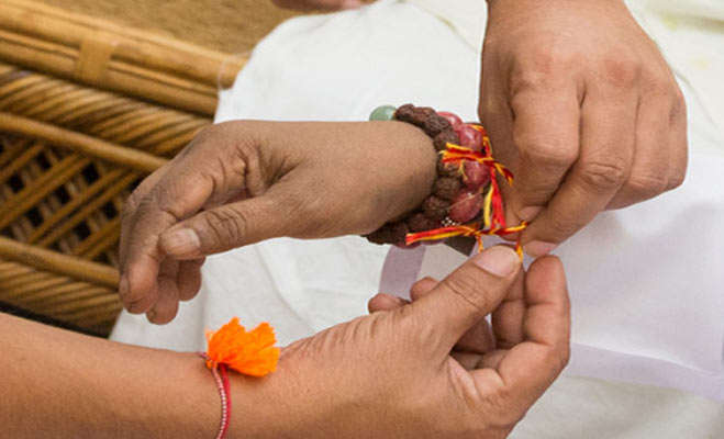 कलावा बांधने के पीछे छुपा हुआ है गहरा वैज्ञानिक रहस्य, जो कम लोग ही जानते होंगे