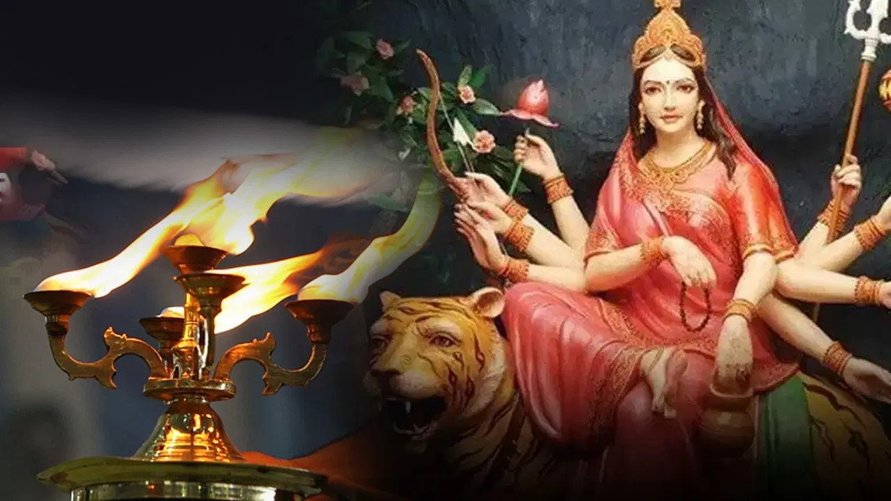 9 Days of Navratri Explained in Hindi ] नवरात्रि क्या है ? नवरात्रि के नौ दिन क्या क्या है और क्यू मनाई जाती है